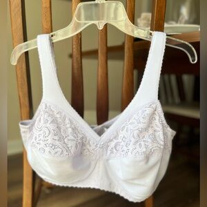 Glamorise MagicLift light purple natural shape support bra. Size 44D! 
3 hook!